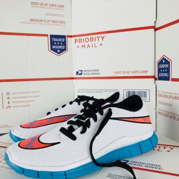 GS NIKE FREE HYPERVENOM 705390-10 Size 5.5 - Picture 2 of 8